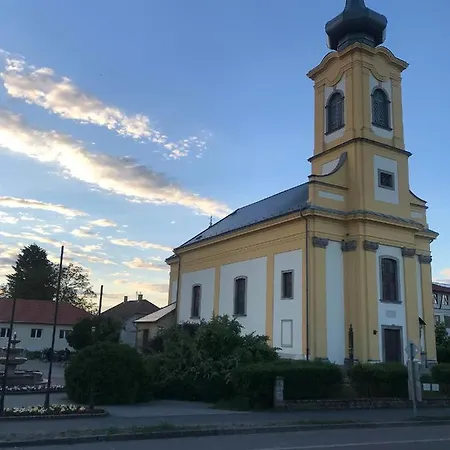Notarius Vendeghaz Frühstückspension Poroszló