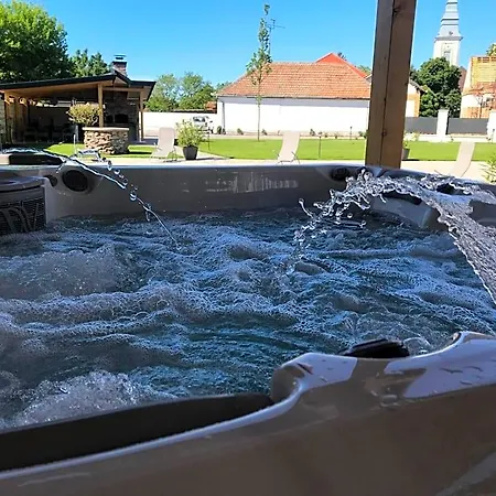Oda ve Kahvaltı Notarius Vendeghaz