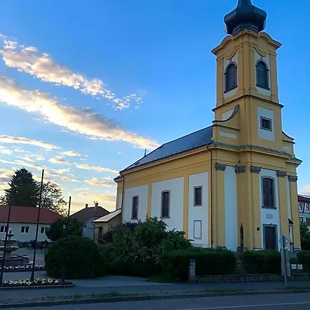 Notarius Vendeghaz Frühstückspension Poroszló