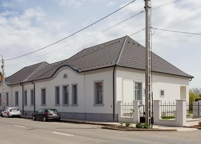 Notarius Vendeghaz 4* Poroszló